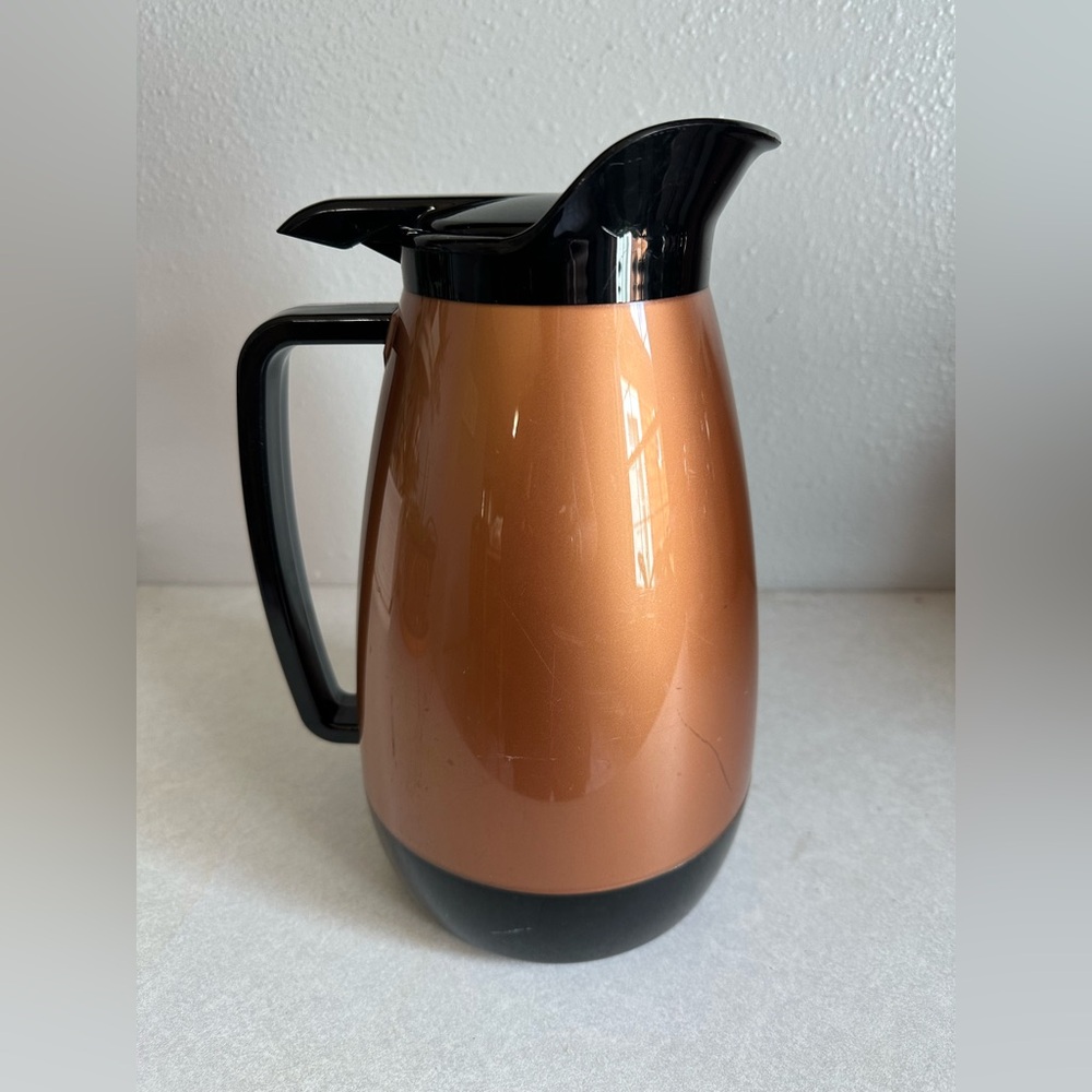 Vtg Classic Thermo Serv Carafe Insulated 1.5 Liter Copper Plastic Black Accents